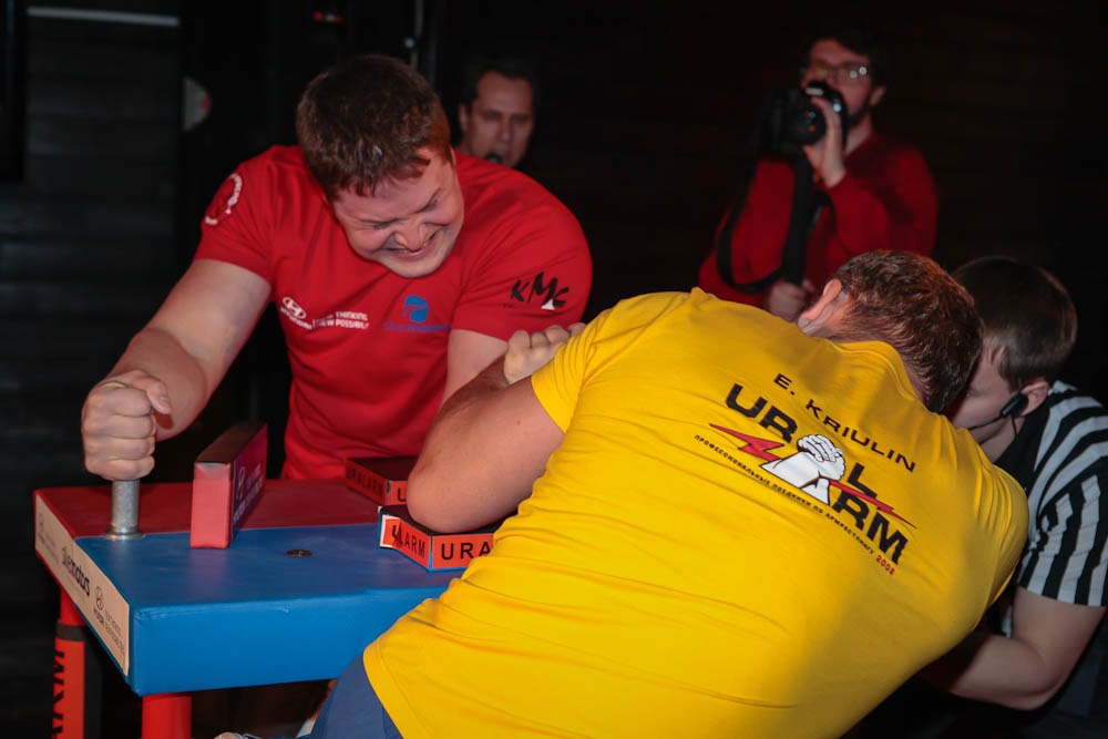 Ivan Kormilchev (red shirt) Vs. Evgeny Kriulin (yellow shirt)