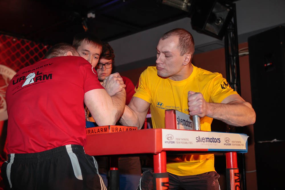 Sergey Pisarkov (red shirt) Vs. Alexander Kovalchuk (yellow shirt)