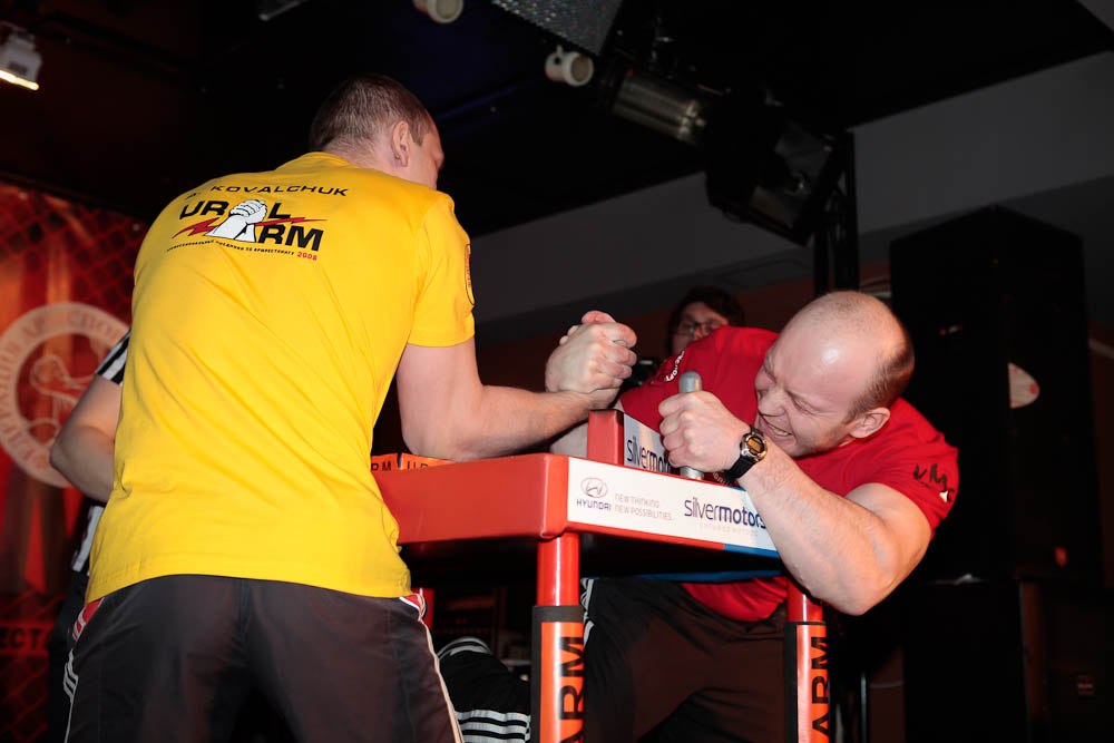 Alexander Kovalchuk (yellow shirt) Vs. Sergey Pisarkov (red shirt)