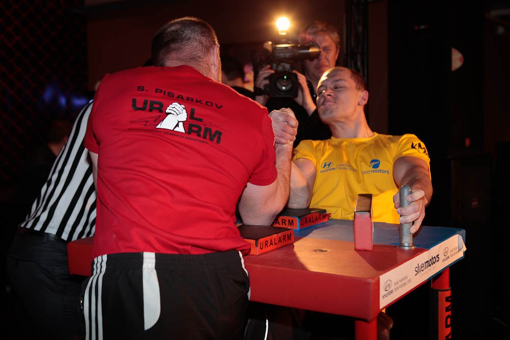 Sergey Pisarkov (red shirt) Vs. Alexander Kovalchuk (yellow shirt)